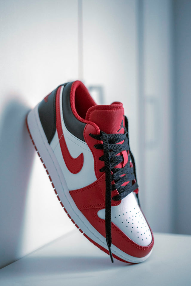 BNT Street Ace red and white